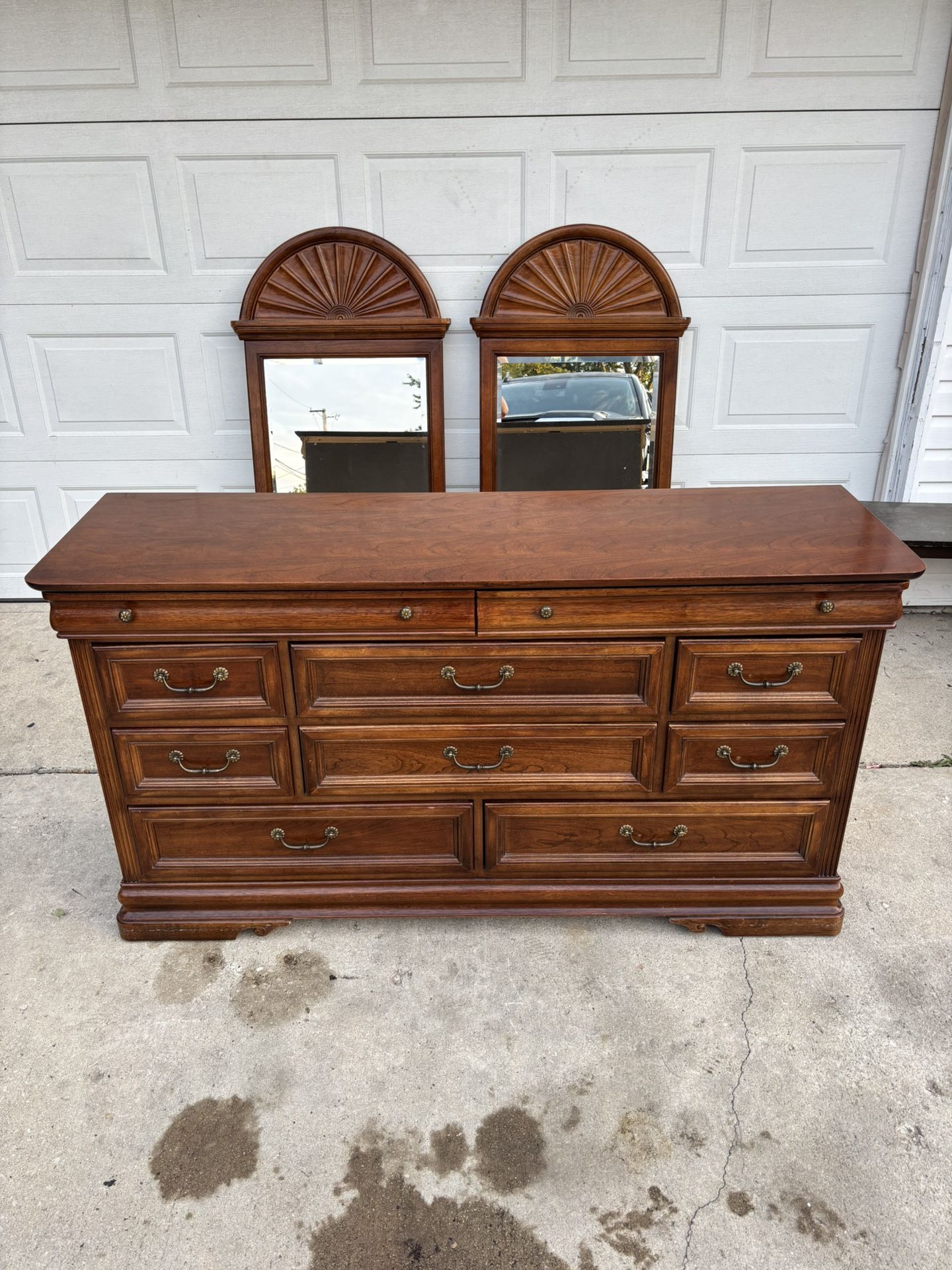 ‼️SOLID WOOD 10 DRAWER DRESSER WITH MIRRORS FOR SALE 300$ OR BEST OFFER🚚DELIVERY AVAILABLE🚚