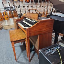 HAMMOND ORGAN AND LESLIE 