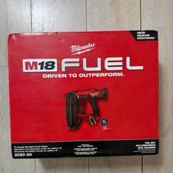 Milwaukee M18 Fuel 16 Gauge Straight Finish Nailer 