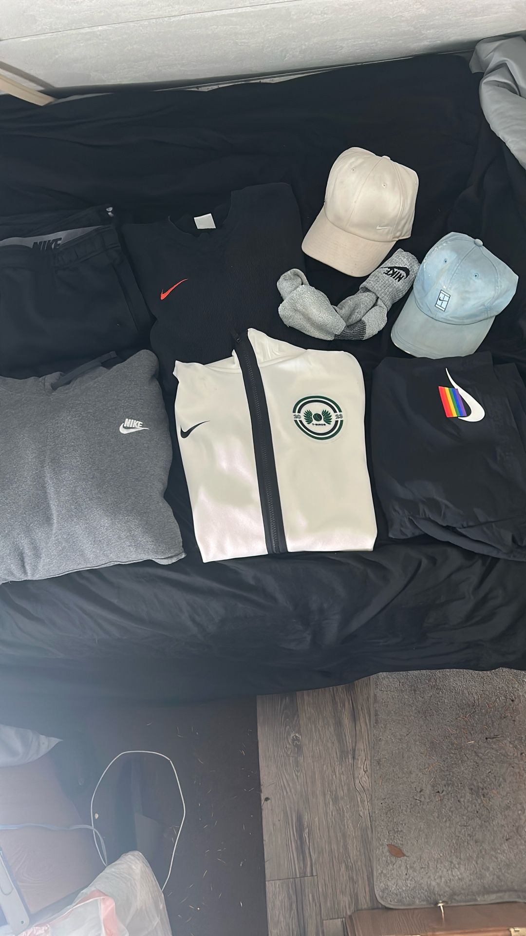 Men’s Nike Clothing Lot