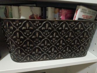 Fleur de lis metal planter