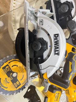 DEWALT 20V Brushless Circular Saw (only tool)