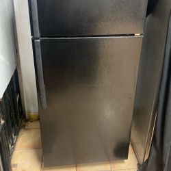 GE REFRIGERATOR 