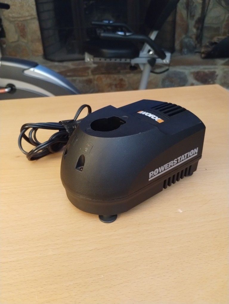 Like New Worx 18V NiCd Battery Charger C1817A005