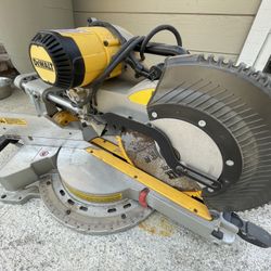 Barely Used DeWalt DWS780 12 Inch Double Bevel Sliding