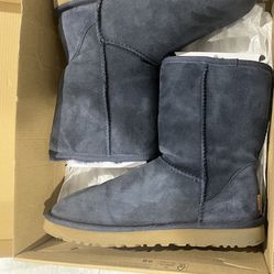 UGG Classic Short Navy Boot Size 9 W