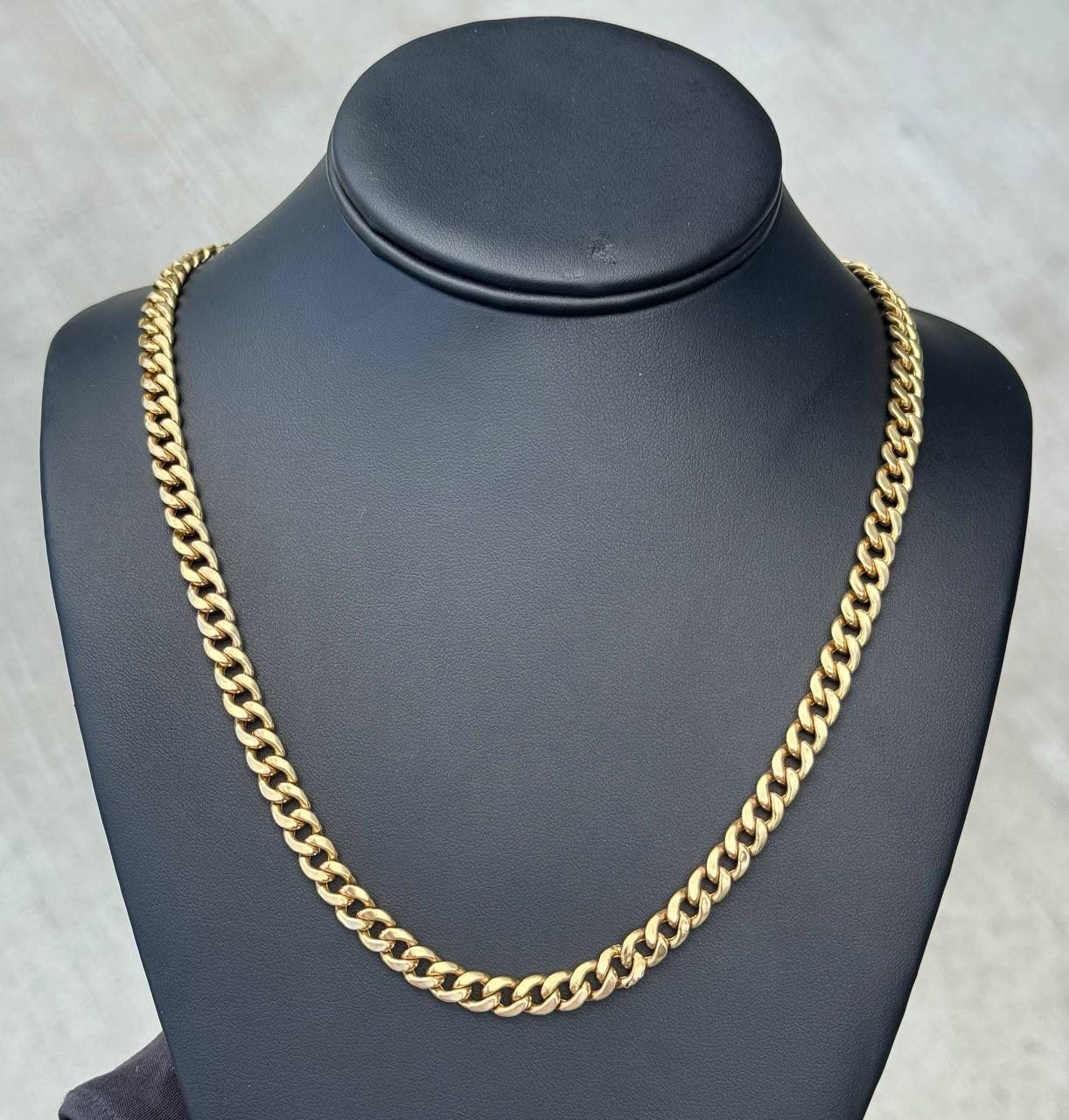 Jewelry 10k hollow Yellow Gold Cuban link 25.50” Chain necklace 29.30 grams 7.00mm