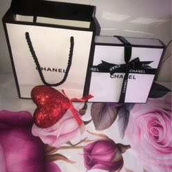 CHANEL Gift Comes In The Box Sealed And A Bag Beautiful Gift For Ur Special Girlfriend/wife Or For Mothers Day Birthday Gift $125