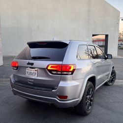 SUV Jeep Cherokee Rs Bmw X5 M Competition Audi Q7 Q5 Q8 TrackHawk Porsche Cayenne Macan Range Rover Dodge Durango Rt Hellcat Srt Chevy Tahoe 4X4 V8