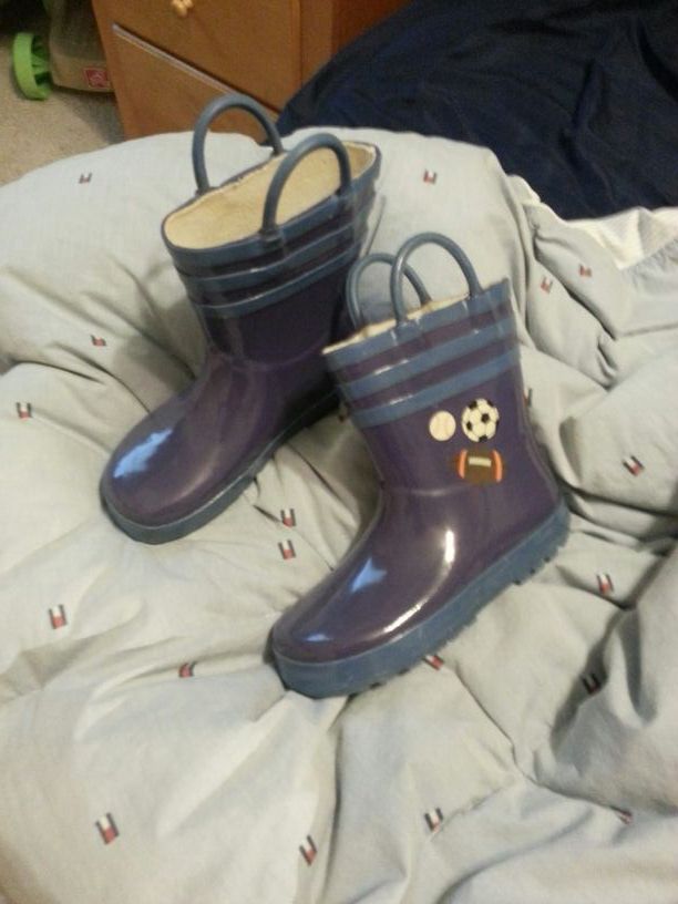 Boys rain boots size 9