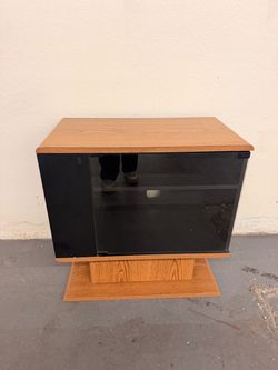 $75 – Oak Wood TV Stand / Entertainment Cabinet