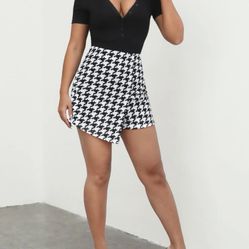 Short Skirt Abstract White And Black Medium 