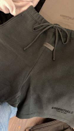 Essential shorts black size M and oatmeal size L