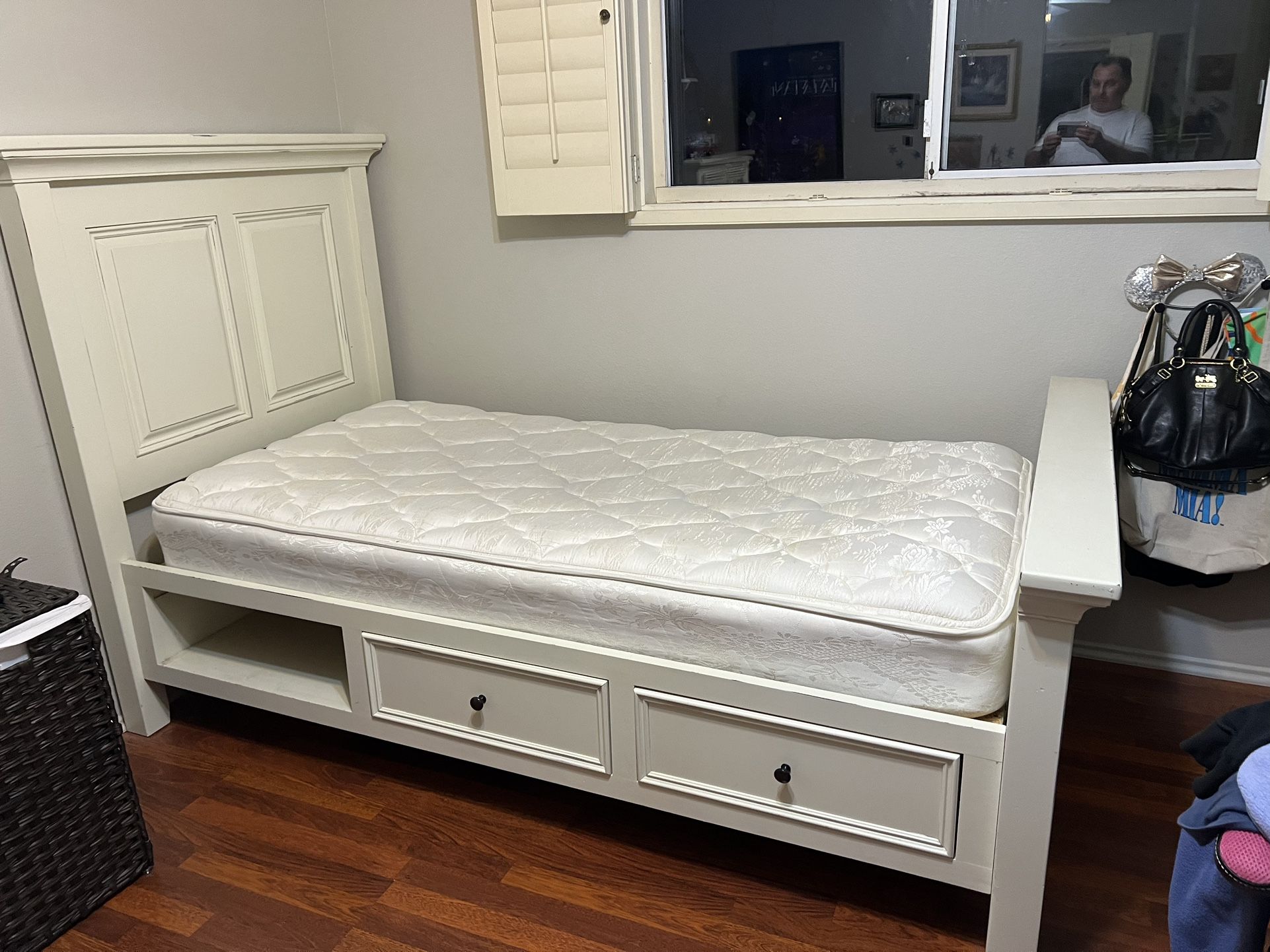 Solid Wood Twin Bed