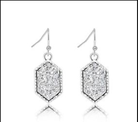 SILVER SPARKLY DIAMOND SHAPE DANGLE DROP EARRINGS