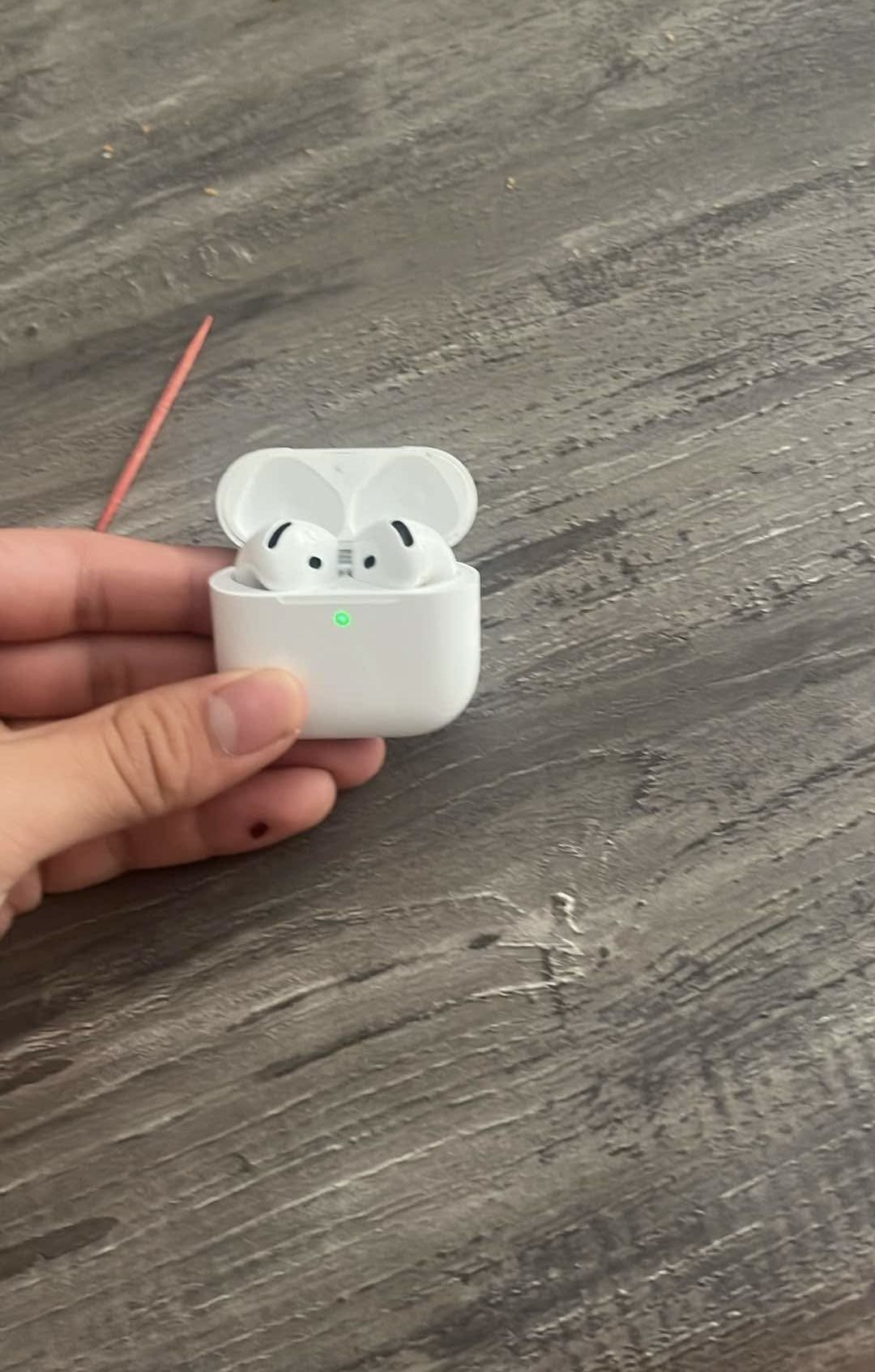 Airpods 4 Active noise cancellation