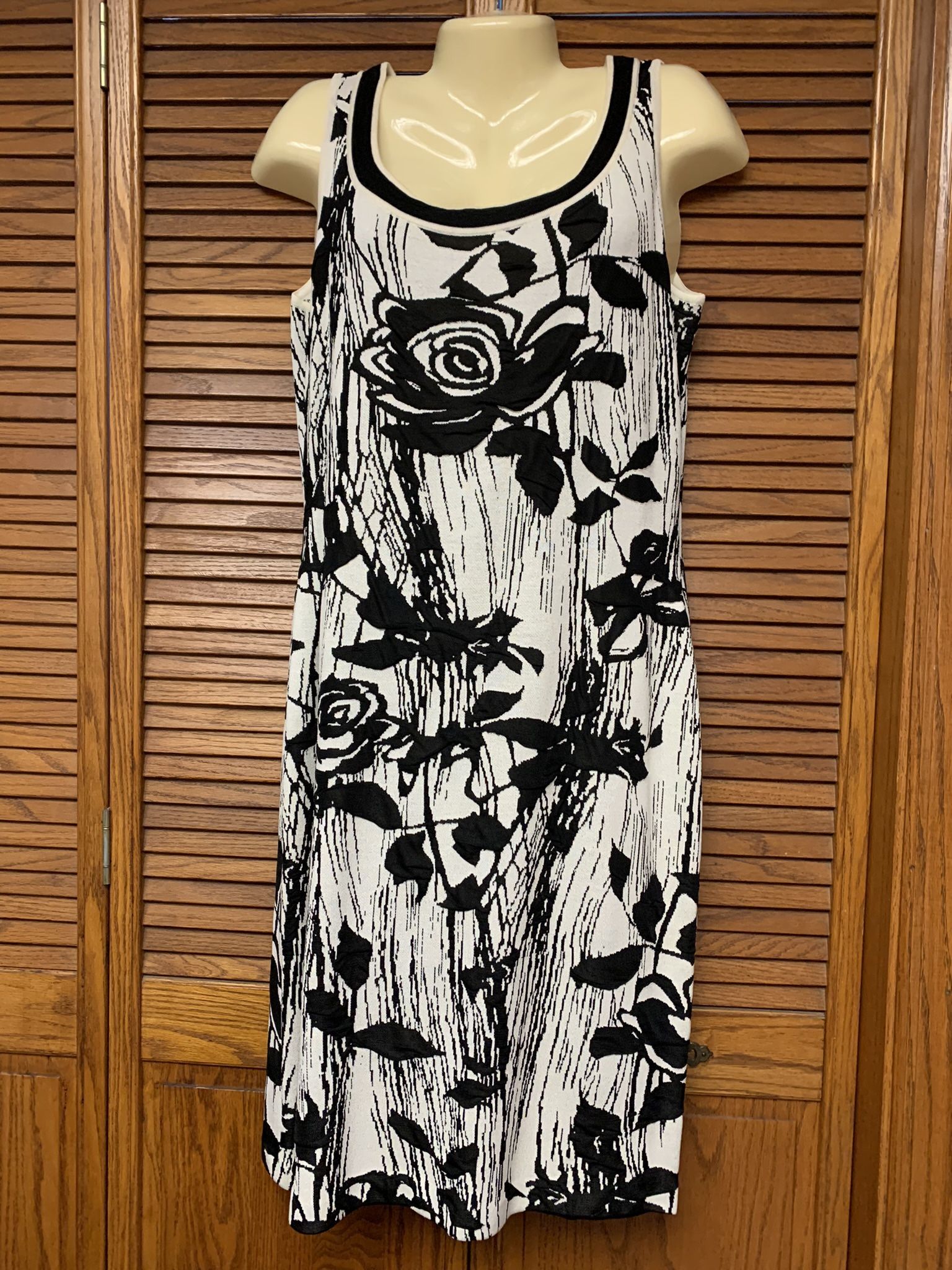 St. John 10 Women's Black & White Abstract Floral Sleeveless Knit Dress