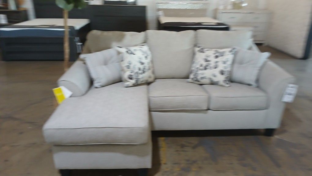 NEW SLEEPER SECTIONAL ,q A q Q