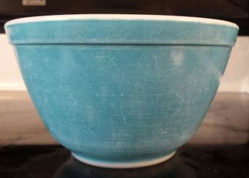 Vintage Pyrex small mixing bowl