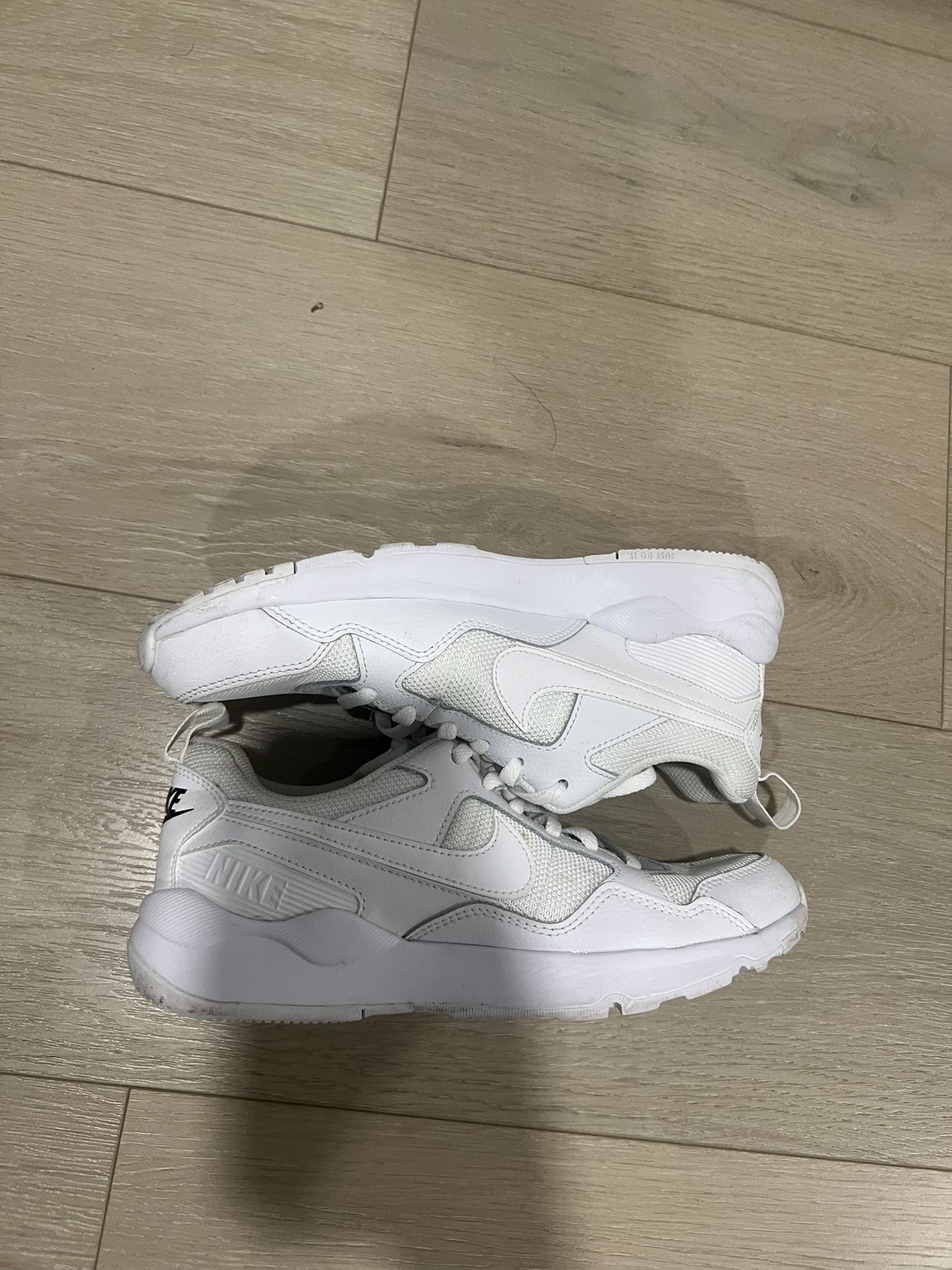 Nike White Shoes - Youth Size 6Y