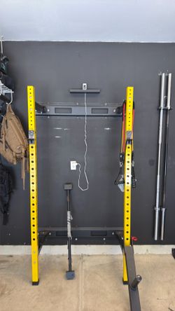 Foldable squat rack