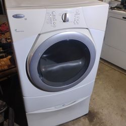Whirlpool Dryer Gas  Whit Pedestal 