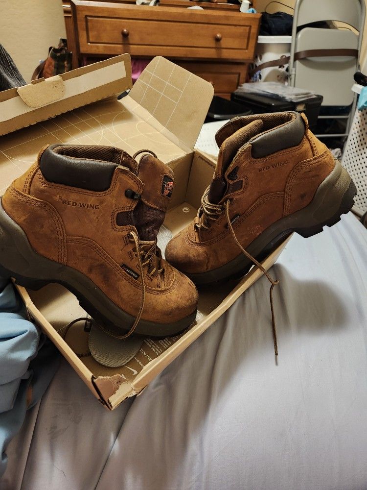 Red Wing Woman Waterproof Boots Size 7.5