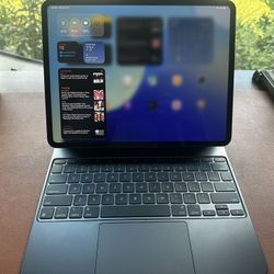 2025 M4 iPad Pro 13 Inch, Space Gray 256 GB With Magic Keyboard