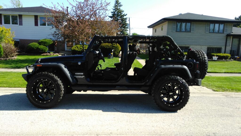 Jeep , jk, jku, 35s on 20x12 Moto metal! Only 3500 miles on tires!