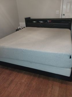 KING size ZINUS 10' memory foam bed with accessories