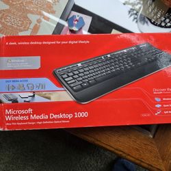 Microsoft Wireless Media Desktop 1000 Keyboard and Mouse