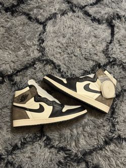 Air Jordan 1 Retro High - Dark Mocha *MULTIPLE SIZES*