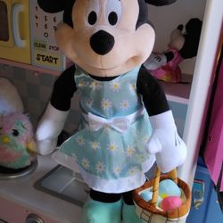 Minnie Mouse About 23 In Tall To The Top Of The Bow