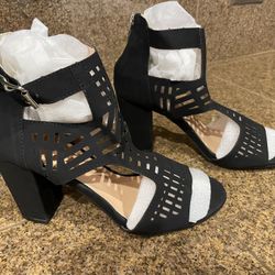 Women’s Black Chunky Heeled Sandals (shoes)