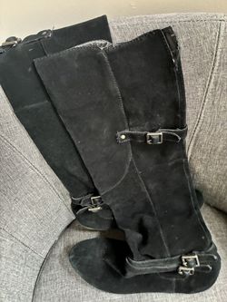 Very Nice Leather Long Boots Size 8 And Half 20 Dollars Or The Best Offer