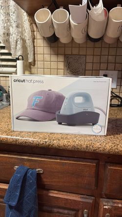 Cricut Hat Press Smart Heat Press Machine-Brand New