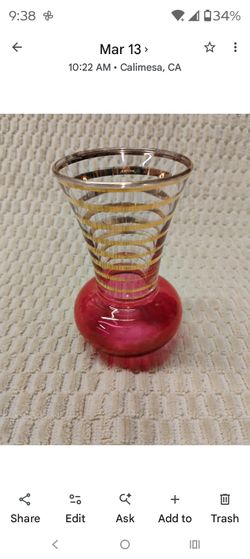 Cute little vintage vase $10