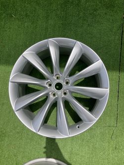 22 Inch Staggered Tesla Rims