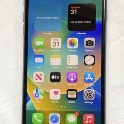 Apple iPhone 8 Plus - 256 GB UNLOCLED  - Battery 100%