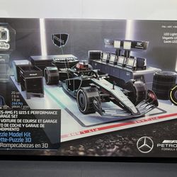 4D Build Mercedes-AMG F1 W15 E Performance Car & Garage Set