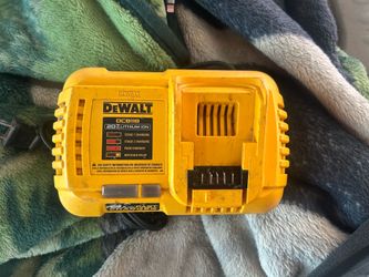 20V and FLEXVOLT 12 Amp Fan Cooled Fast Charger