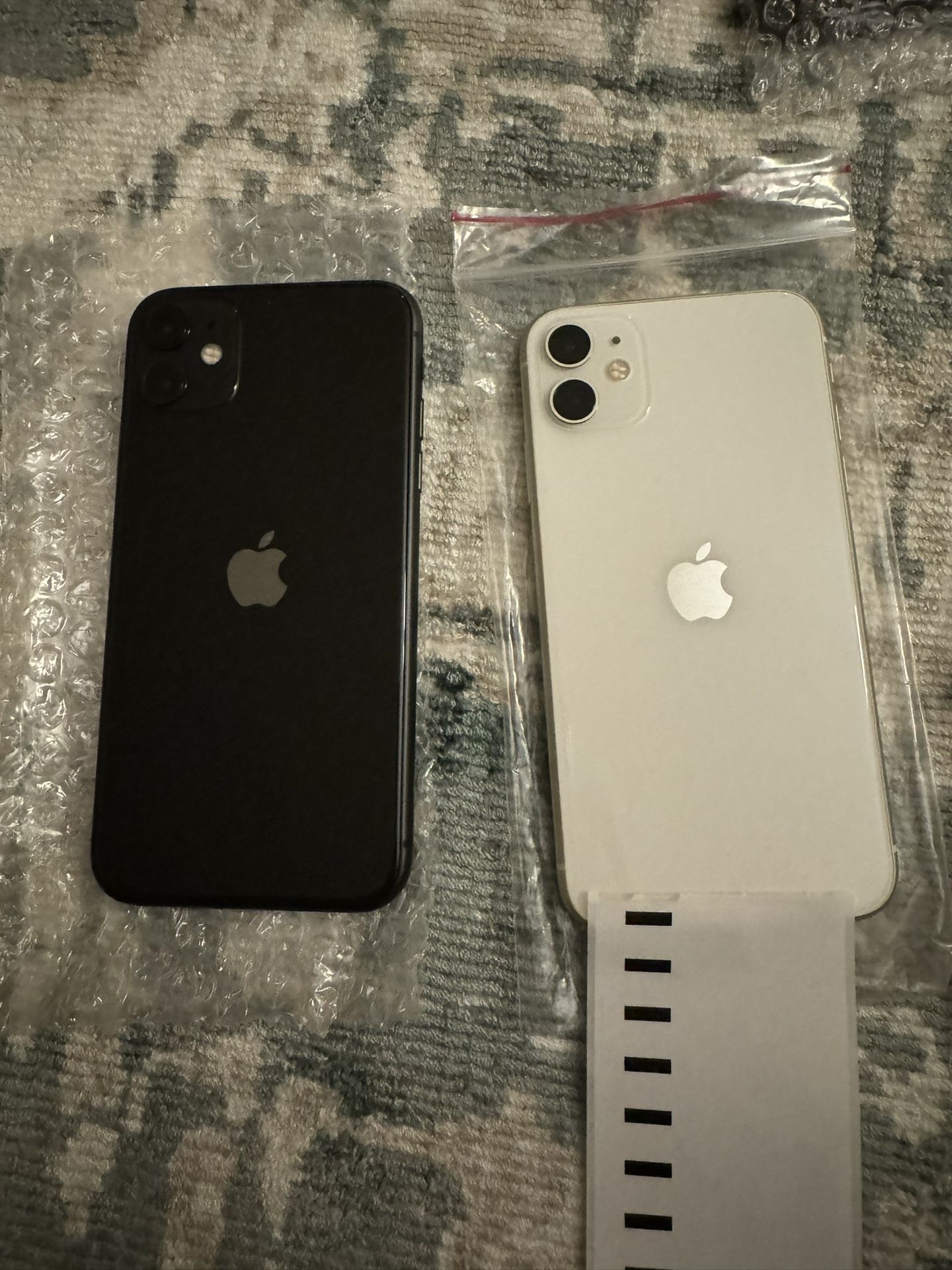 Unlocked Apple 🍎 iPhone 11 (Mixed Colors) 64GB - Good Condition