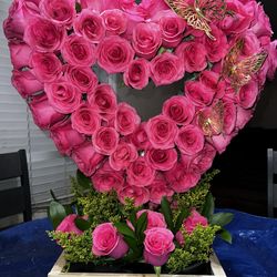 Flower Arrangement Heart Stand Roses