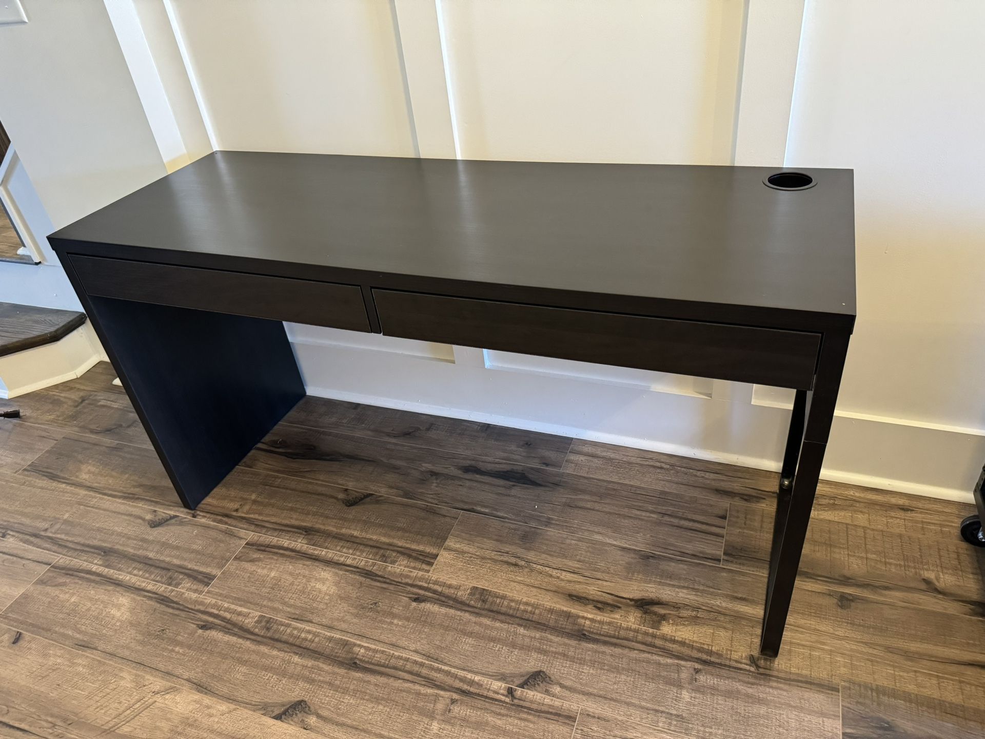 Black Desk
