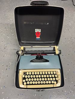 Smith Corona Classic 10 Typewriter Vintage 1960s w/ Hard Case - Blue/Turquoise
