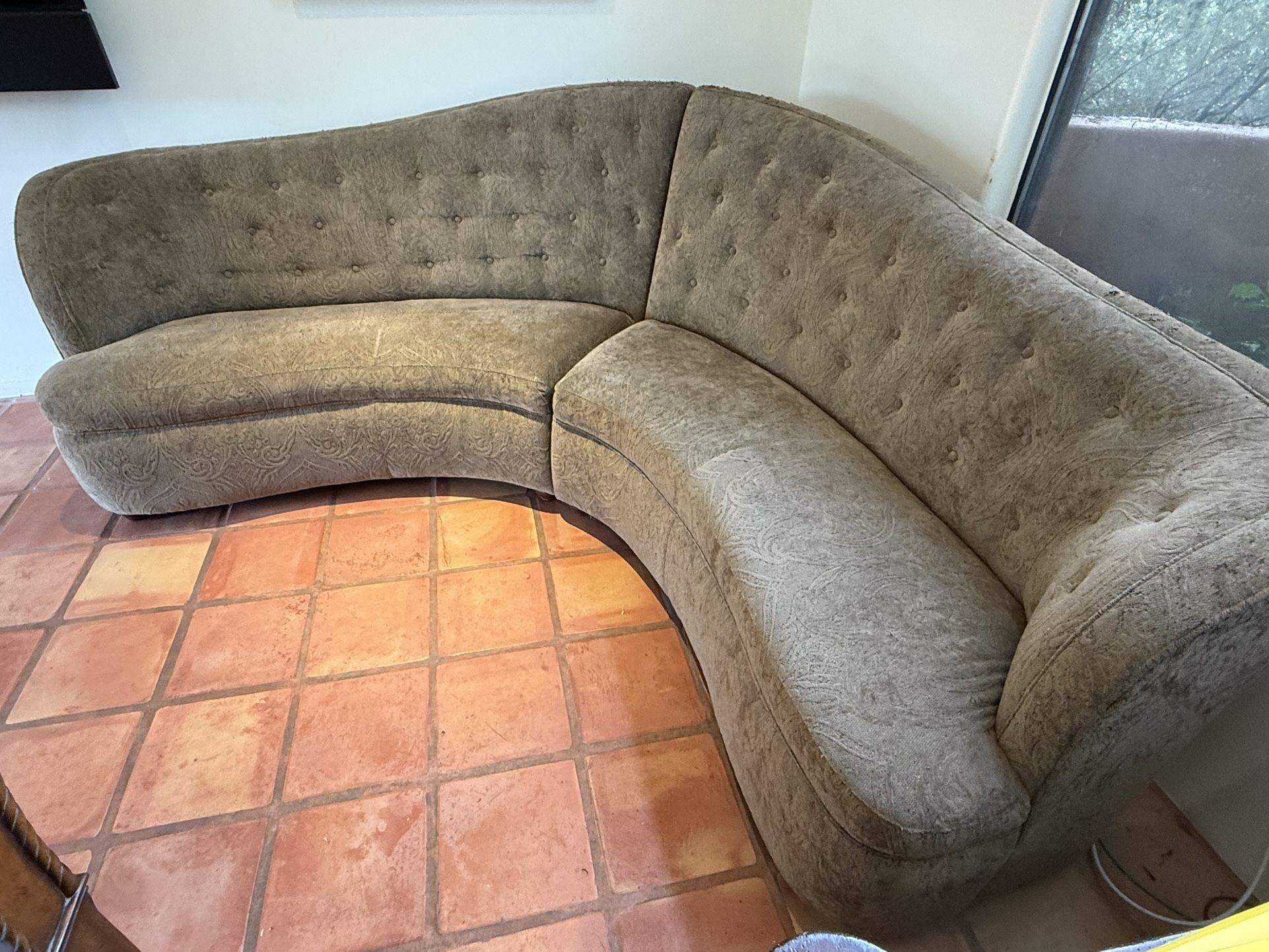 Modern curved sectional sofa