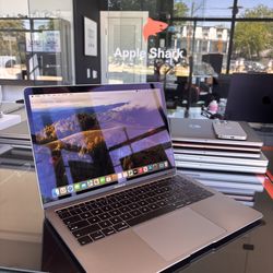 Apple 13” 2019 MacBook Air Core i5 8GB Ram 128SSD! 90 day warranty! We offer financing!