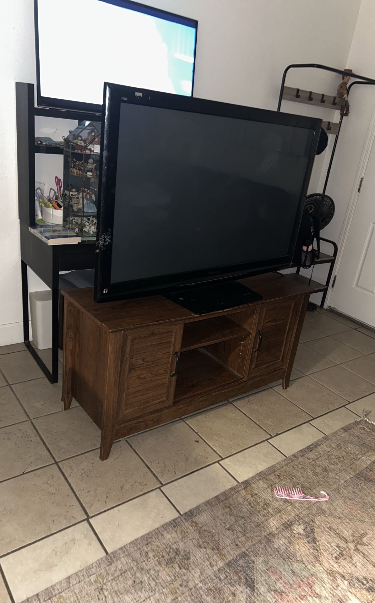 Tv Panasonic 50” +tv Stand