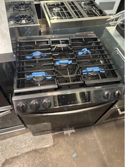 Samsung gas range 30” blk stainless steel