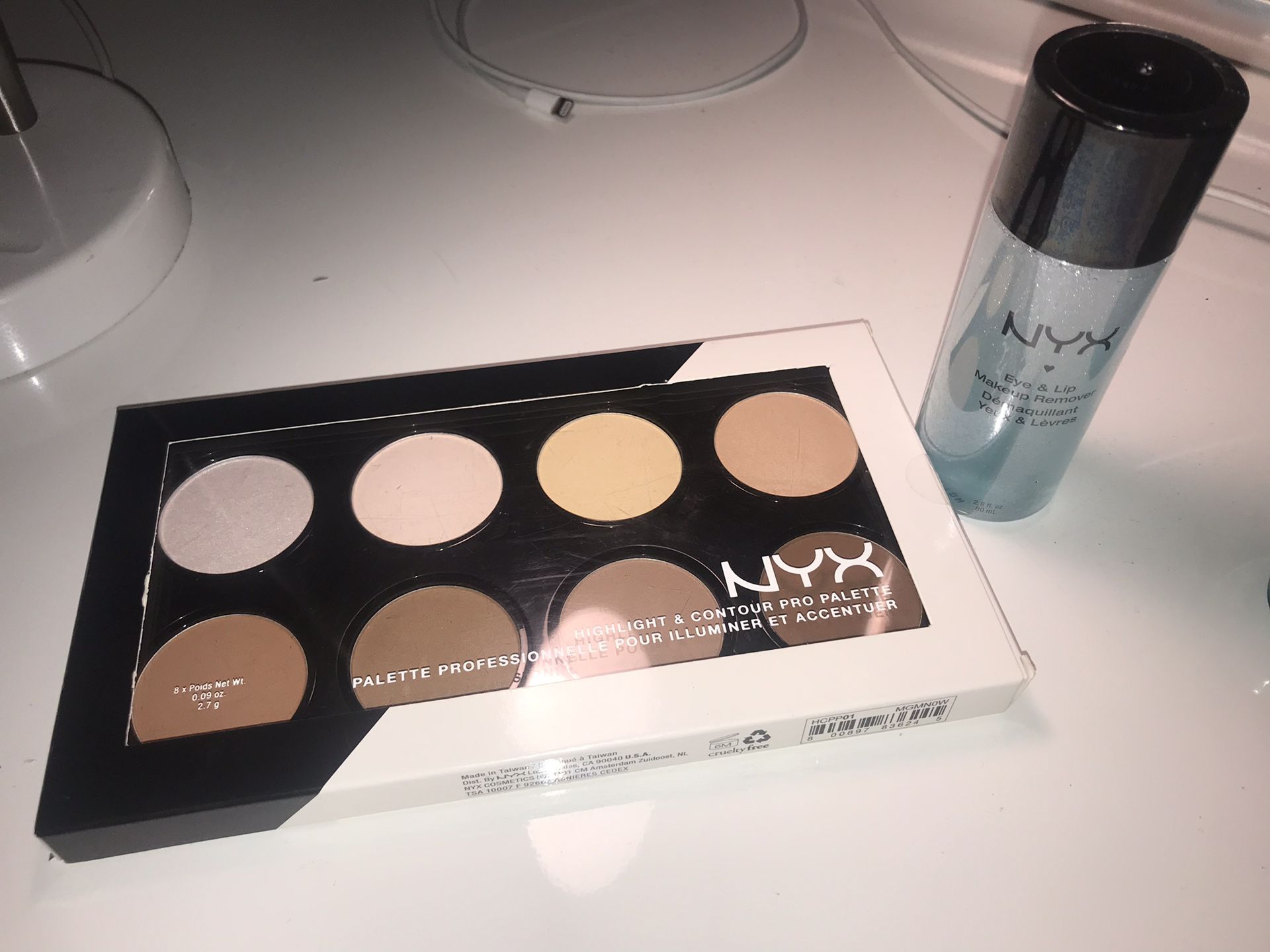 NYX eye & lip makeup remover + NYX highlight & contour pro palette